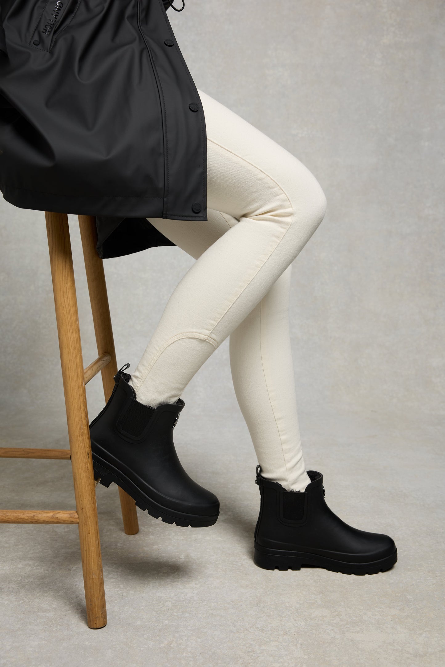 Sherpa Lined Chunky Chelsea Wellington (Black)