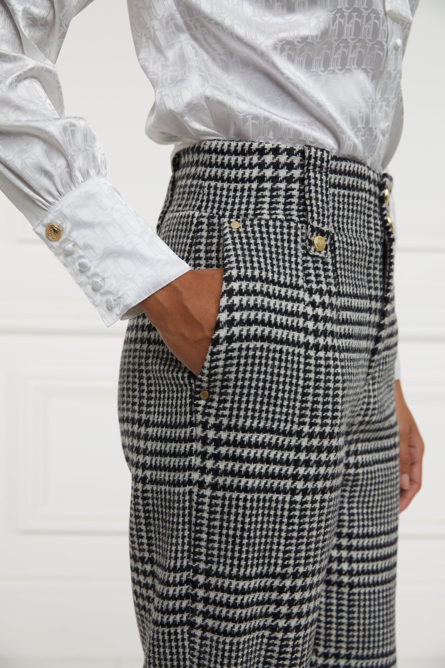 Jade's Large Scale Prince Of Wales Mono Look