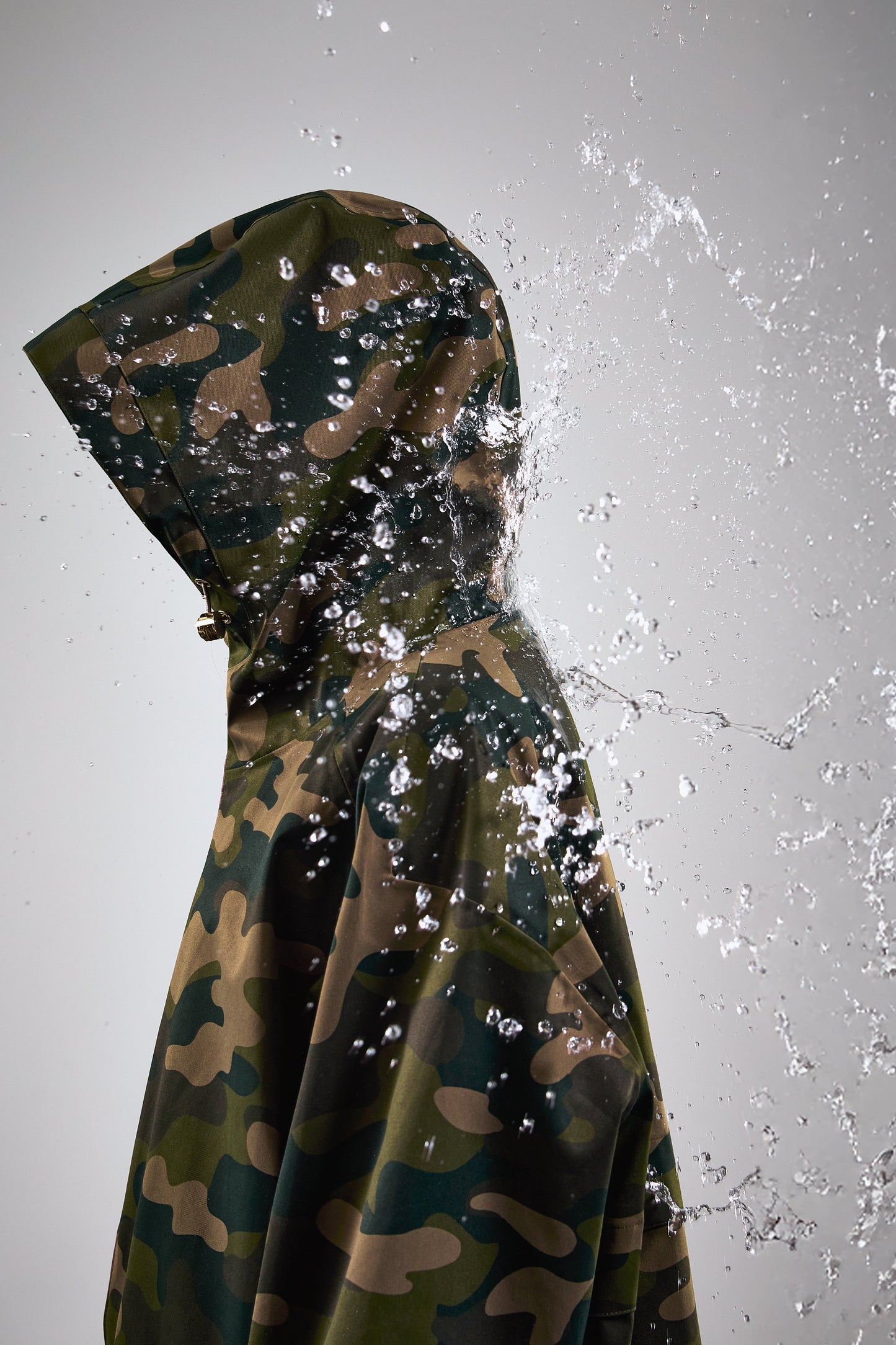 One-Size Lightweight Waterproof Coat (Camo)